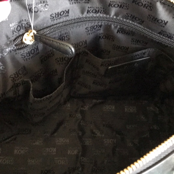 🆕 Michael Kors Large Cindy Dome Satchel/Crossbody - Picture 7 of 8